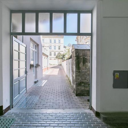 Cozy Apartment In Quiet Courtyard Near Charles Bridge Prague Ngoại thất bức ảnh